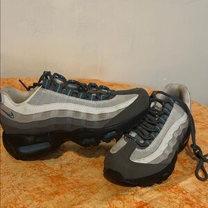 Nike Men's Black and Gray Sneakers